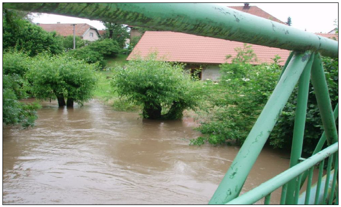 Povodně v Chroustovicích v roce 2013.