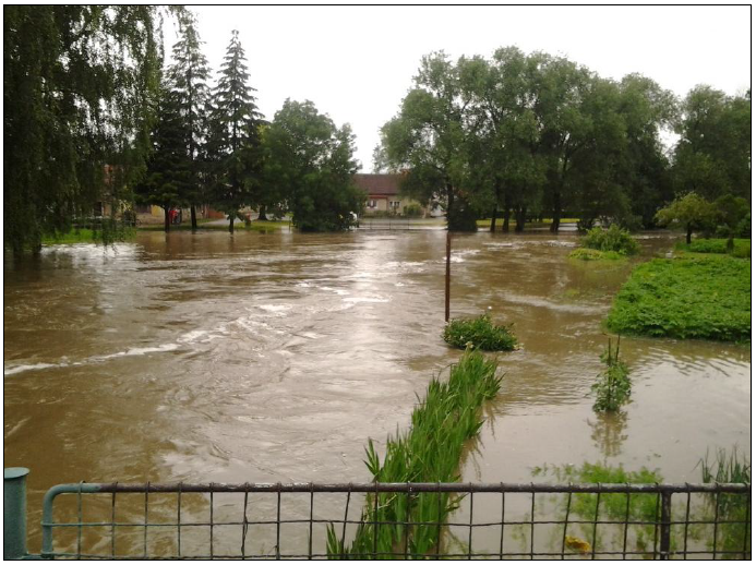 Povodně v Chroustovicích v roce 2013.