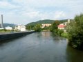Ploučnice v Benešově nad Ploučnicí (pohled z mostu na ul. Sokolovská)