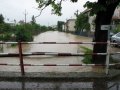Míškovický potok v době povodní v červnu 2010 - v místě křížení se silnicí č. III/43827 (směr Lechotice)