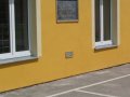Povodňová značka z července 1997 na budově MVE - Lobodice č.p. 38