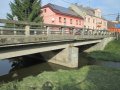 Pohled na most na ul. Sokolovská po směru toku řeky Merklínka v ř. km 12,96