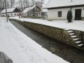 Upravené koryto Brtevského potoka v místní části Křovice (foceno proti proudu, před domem čp. 21)