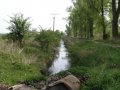 Odvodňovací kanál na kraji Štětovic - směrem k ČOV