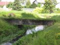 Lávka u obecního rybníka (ve výši 60 cm nad hladinou) - místo omezující odtokové poměry