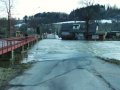 Zatopená cesta do Černovíru s povodňovou lávkou na levé straně, 2002