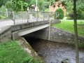 Betonová mostní konstrukce na vodním toku Moravská Sázava v ř. km 41,52 a vodočetná lať hlásného profilu kategorie B Albrechtice střed (Moravská Sázava)