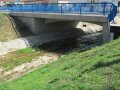 Most na hlavní komunikaci u OÚ přes vodní tok Křepička 