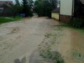 Povodně 2014, vlevo se nachází ucpaný vtok do zatrubnění vodního toku Trnovec