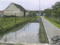 Povodně 2013 - odvodňovací kanál Skaličky za mostem pro pěší za OÚ