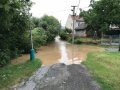 Povodeň 2019 - zatopení cesty u mostu